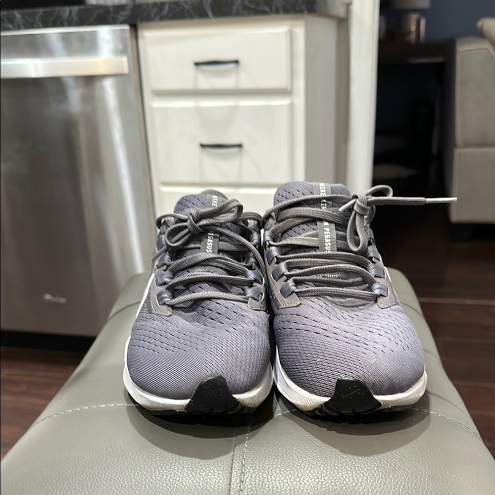 Nike Gray Athletic Running Shoes with Mesh Upper